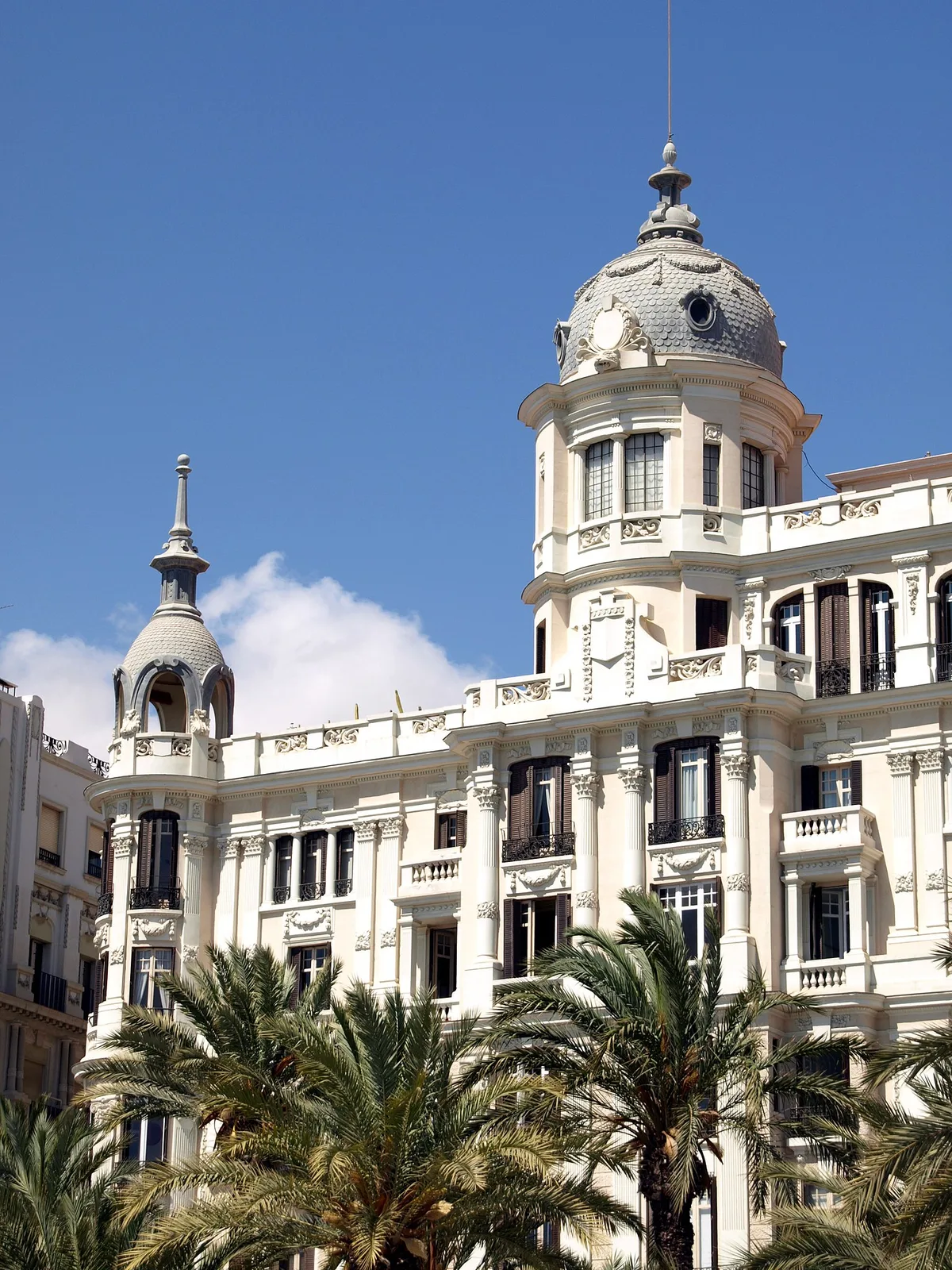 Cúpula de la Casa Carbonell en la Explanada de Alicante